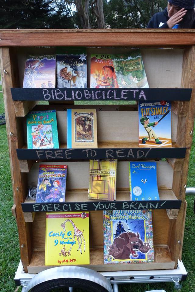 books on the Bibliobicicleta's shelves