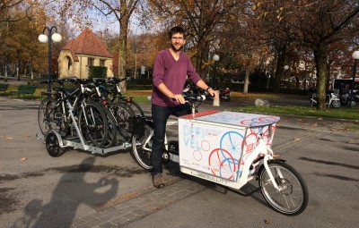 DEFI VELO cargo bike with trailer loaded with five bikes